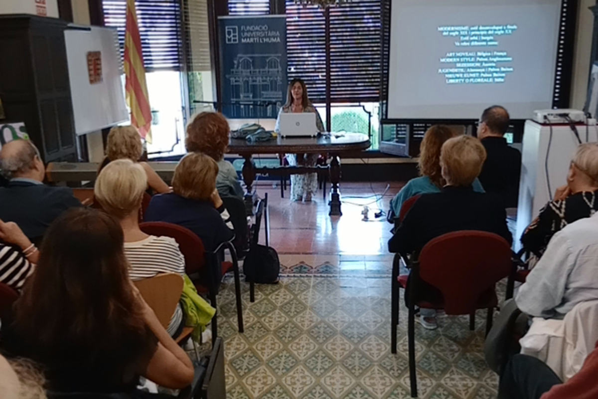 Brillant conferència d’Anna González sobre el Modernisme a Catalunya